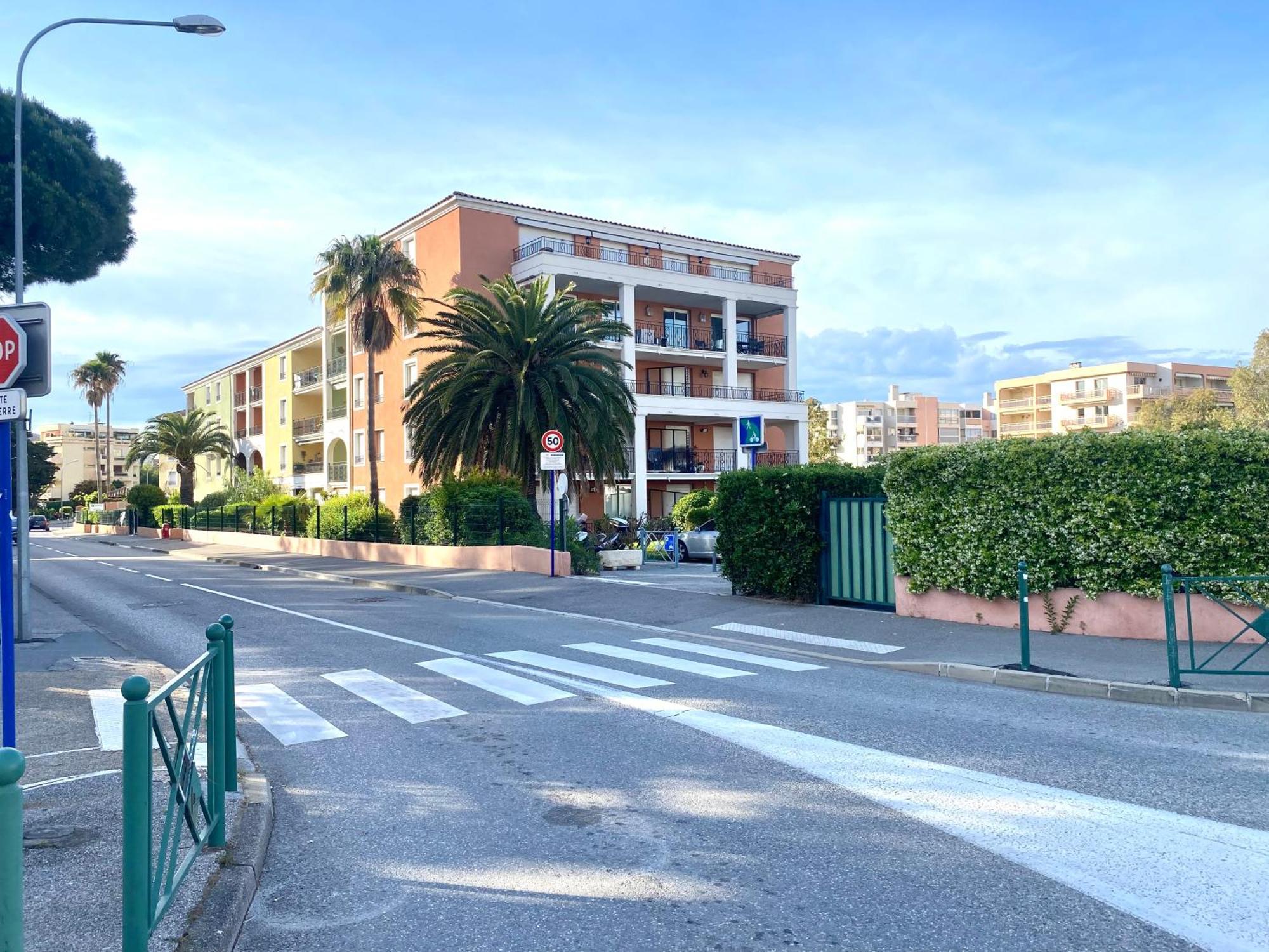 Residence 4 Etoiles Port Marine Sainte-Maxime Exterior photo